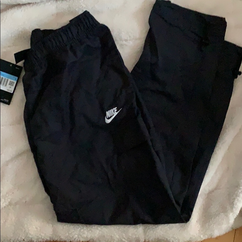 🖤✔️NIKE CARGO PANTS SIze Medium✔️🖤